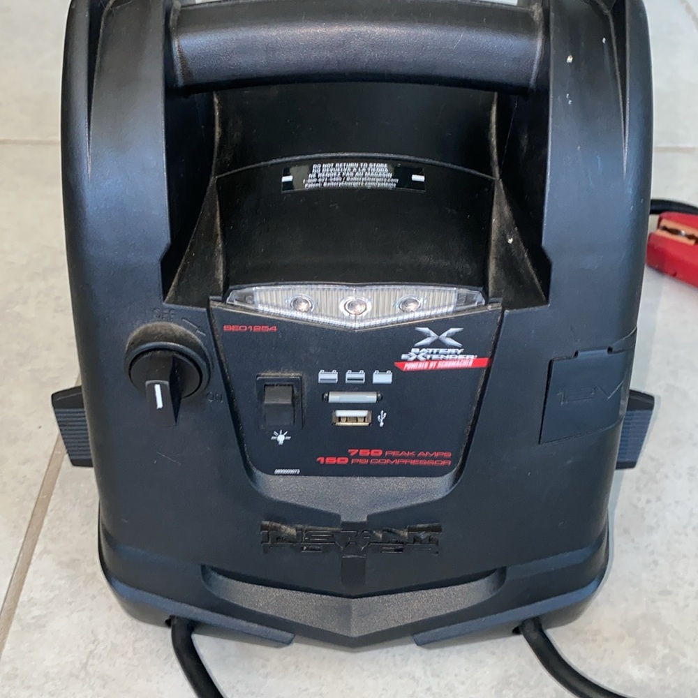 SCHUMACHER Battery Extender 12 Volt 750 Amp Battery Jump Starter 150 PSI
